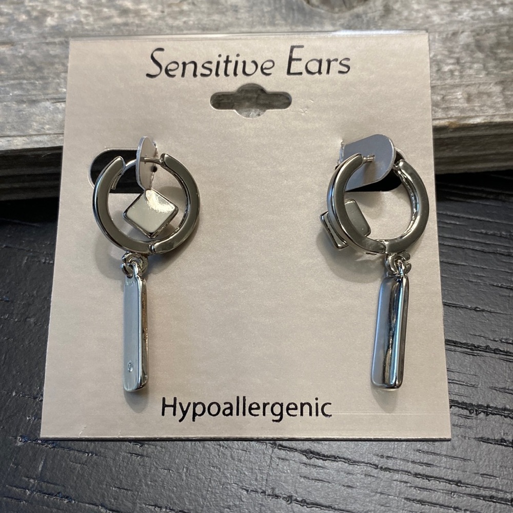 NWOT 2 Pairs Sensitive Ears Silver Tone Earrings!